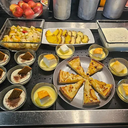 钟楼道维拉圣阿奴特酒店 酒店