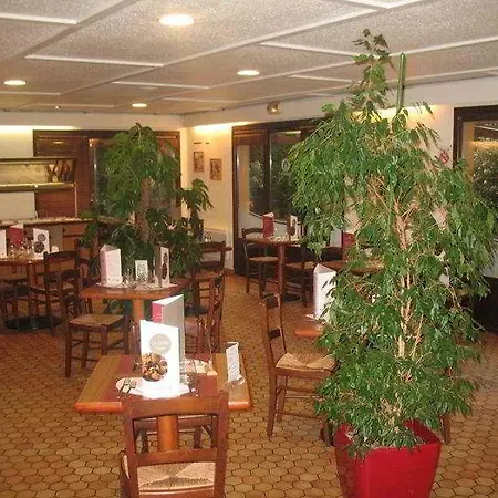 酒店 钟楼道维拉圣阿奴特酒店 圣阿尔努